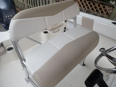 Robalo R180 Center Console image