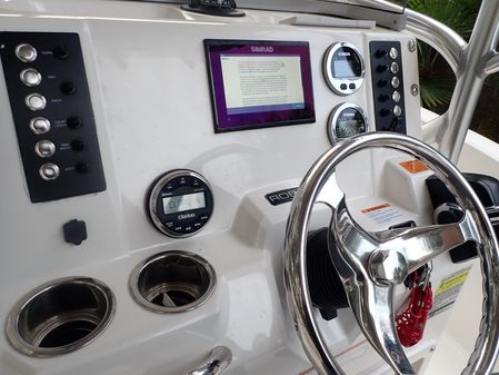 Robalo R180 Center Console image