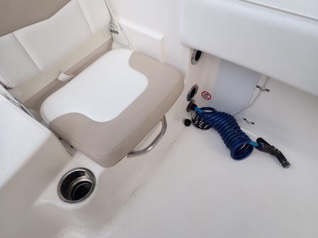 Robalo R180 Center Console image