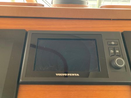 Tiara Yachts 5800 Sovran image