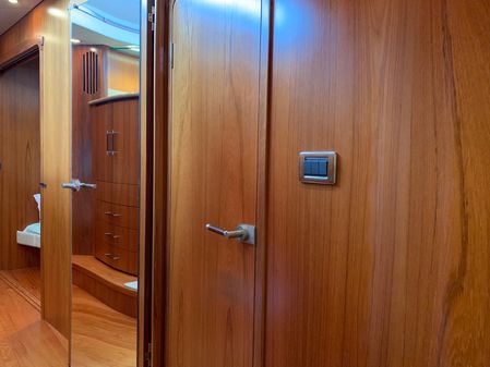 Tiara Yachts 5800 Sovran image