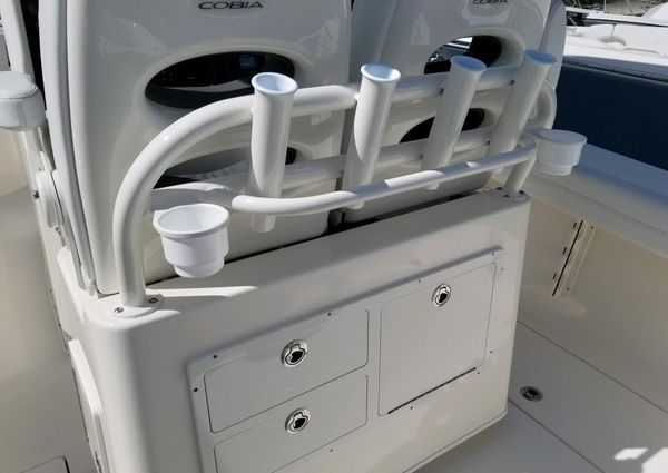 Cobia 280 Center Console image