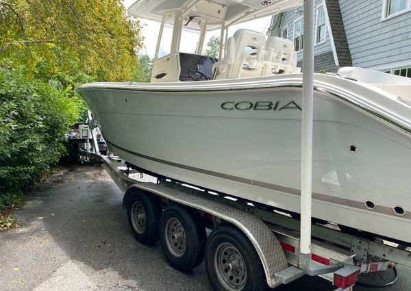 Cobia 280 Center Console image