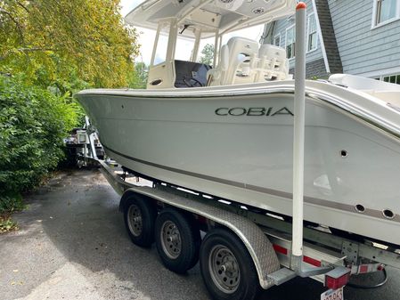 Cobia 280 Center Console image