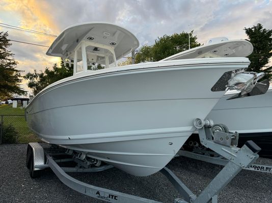 Cobia 240-CENTER-CONSOLE - main image