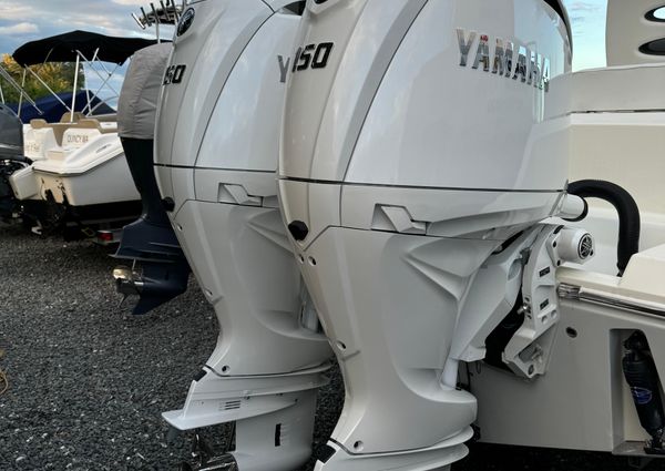 Cobia 240-CENTER-CONSOLE image