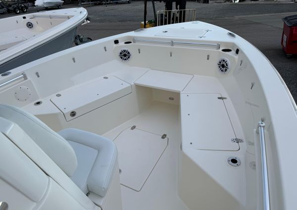 Cobia 240-CENTER-CONSOLE image