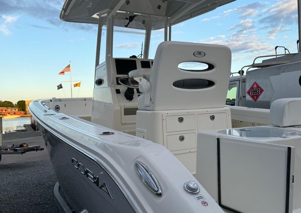 Cobia 240-CENTER-CONSOLE image