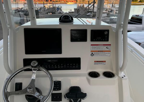 Cobia 240-CENTER-CONSOLE image