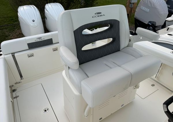 Cobia 240-CENTER-CONSOLE image