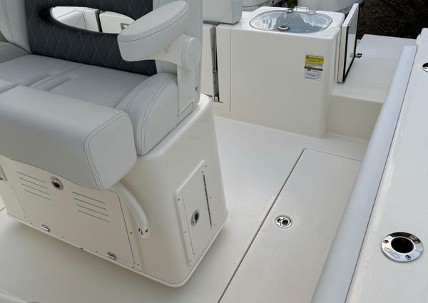 Cobia 240-CENTER-CONSOLE image