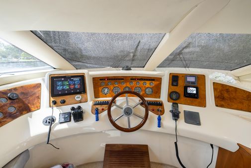 Azimut 58 image