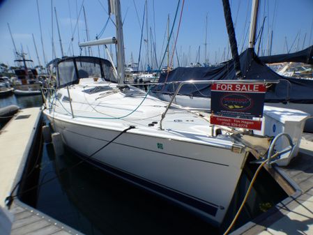 Hunter 33 image