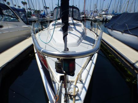 Hunter 33 image