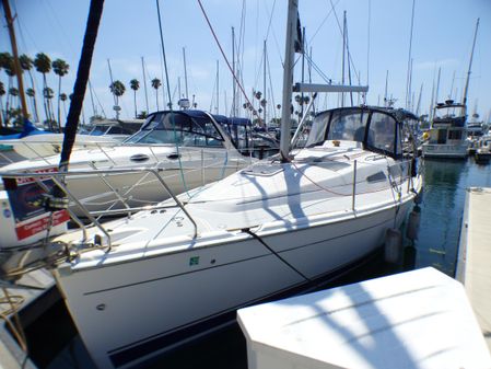 Hunter 33 image