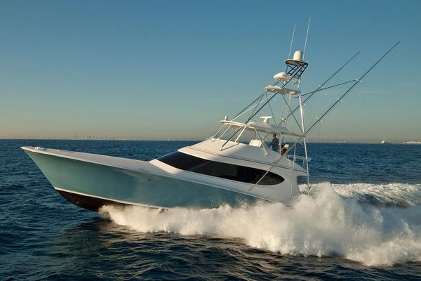 Hatteras GT70 - main image