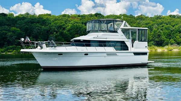 Carver 440 Aft Cabin Motor Yacht