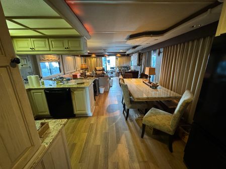 Stardust Cruisers Custom Luxury Houseboats 16w image