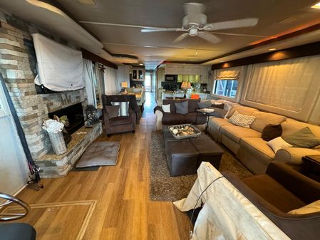 Stardust Cruisers Custom Luxury Houseboats 16w image