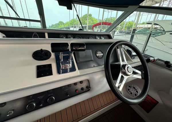 Sea Ray 330 Sundancer image