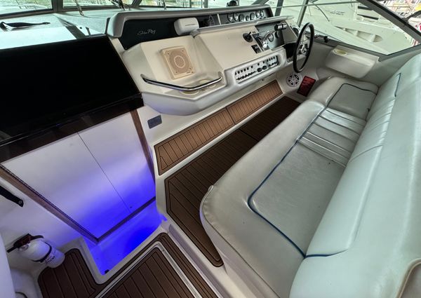 Sea Ray 330 Sundancer image