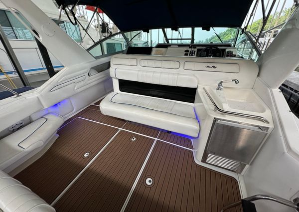 Sea Ray 330 Sundancer image