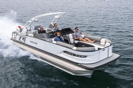 Avalon EXCALIBUR-LTD-QUAD-LOUNGE-WINDSHIELD image