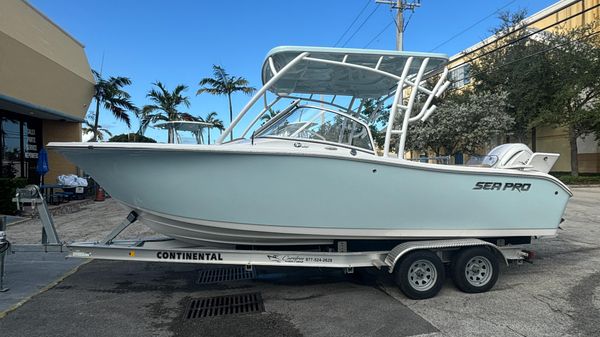 Sea Pro 240 Dual Console 