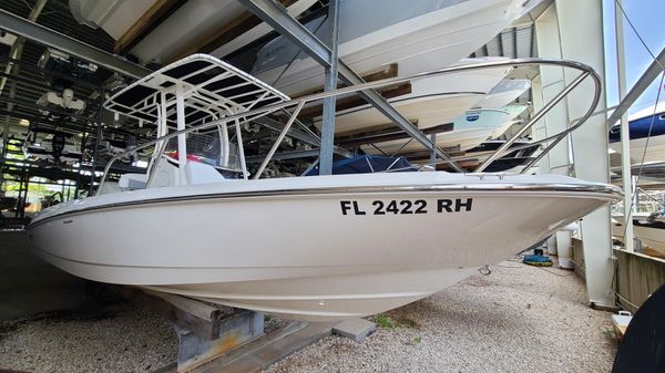Boston Whaler 240 Dauntless