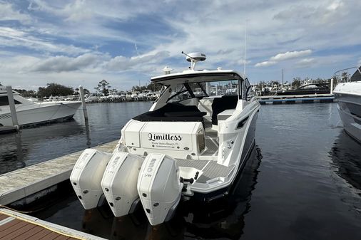 Sea Ray 32 Sundancer image