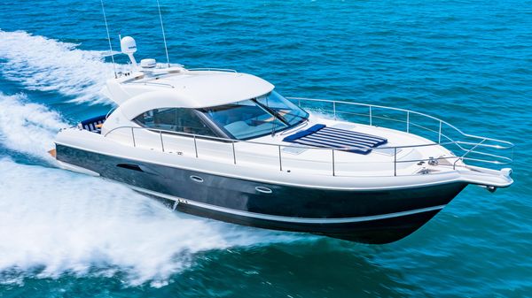 Riviera 4700 Sport Yacht 
