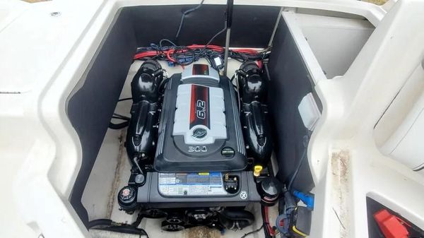 Sea Ray SLX 250 image