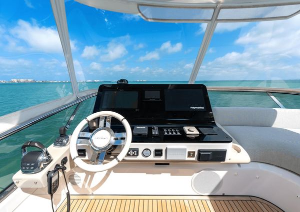 Azimut 60 fly image