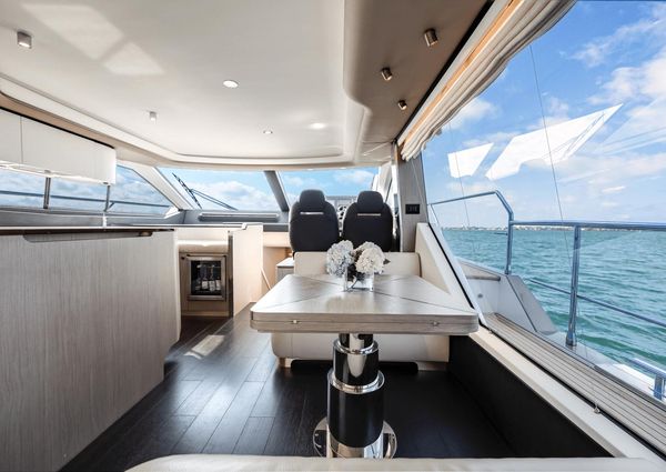 Azimut 60 fly image