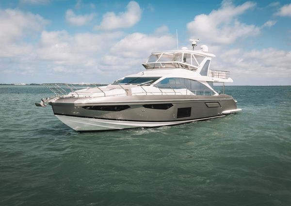 Azimut 60 fly image