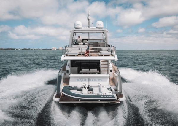 Azimut 60 fly image