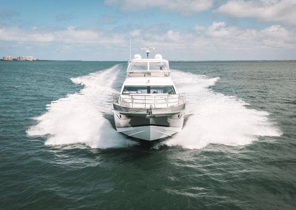 Azimut 60 fly image