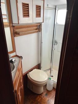 Marine-trader 44-TRI-CABIN image