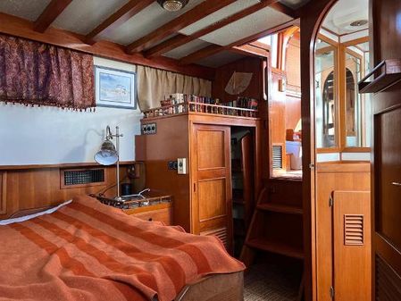 Marine-trader 44-TRI-CABIN image
