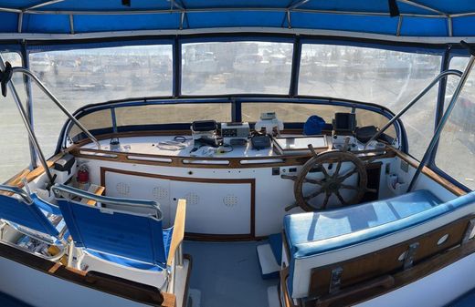 Marine Trader 44 Tri Cabin image