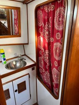 Marine-trader 44-TRI-CABIN image