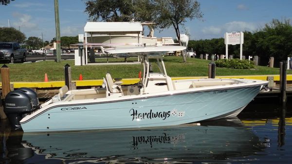 Cobia 277 Center Console 