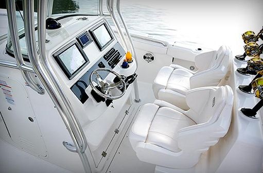 Robalo R300 Center Console image