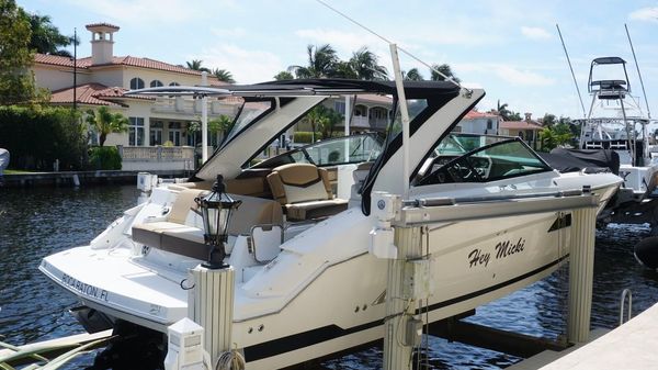 Cruisers Yachts 328 BR 