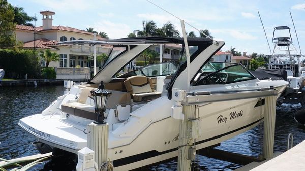 Cruisers Yachts 328 BR