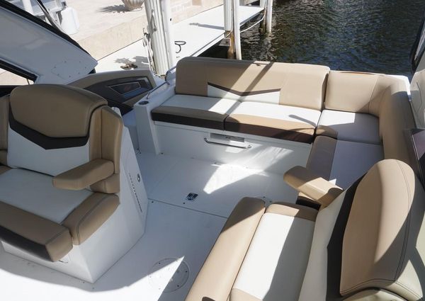 Cruisers Yachts 328 BR image