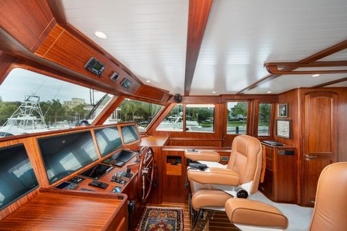 Hunt-yachts OCEAN-76-ENCLOSED-PILOTHOUSE image