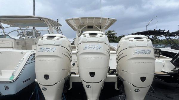 Scout 355 LXF