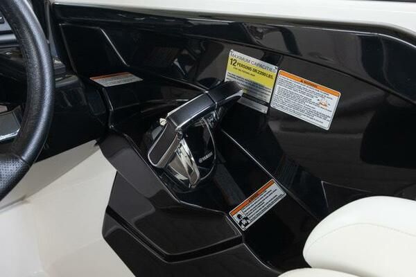 Yamaha Boats 242 Limited S E-Series image