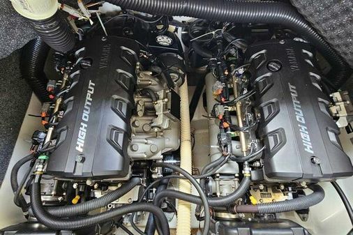 Yamaha Boats 242 Limited S E-Series image